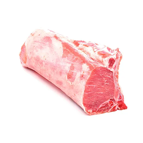 Cortes frescos de carne de cerdo preparados en carnicería